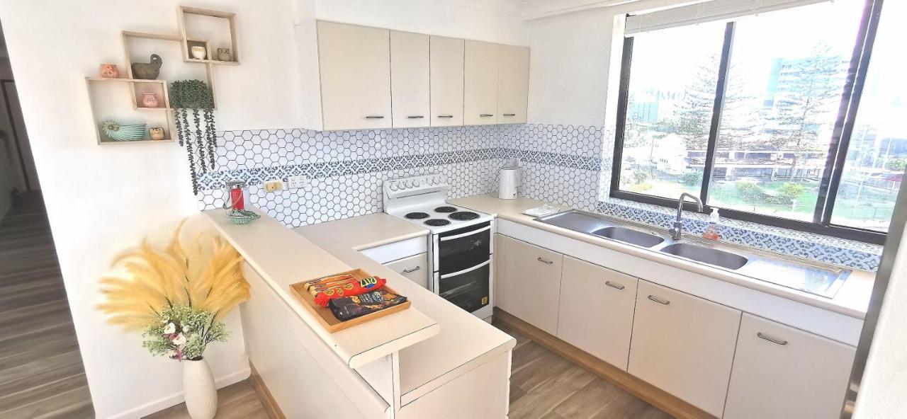 Beachside Apartment In The Heart Of Surfers Paradise - Free Parking Gold Coast Esterno foto